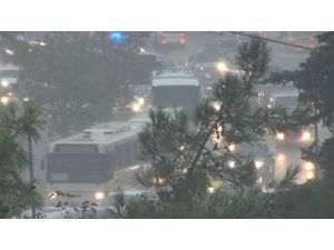 Hava Karardı Gündüz Gece Oldu