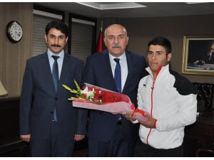 Genç Engelliler Dünya Güreş Şampiyonasında Şırnaklı Genç Birinci Oldu