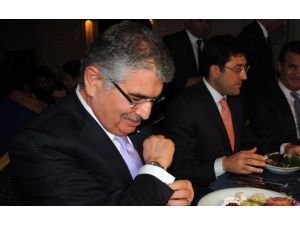 Sunucu 5 Bin İstedi O 10 Bin Verdi