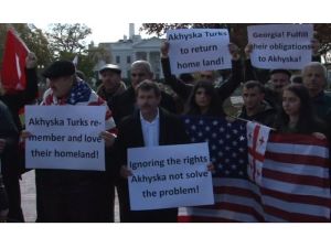 Türkler Beyaz Saray Önünde...