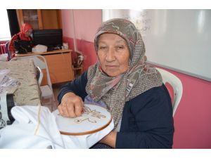 71 Ve 66 Yaşındaki Kursiyerler, Gençlere Taş Çıkarttı