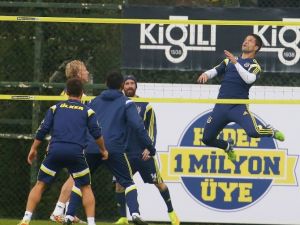 Fenerbahçe Hazırlıklarını Sürdürüyor