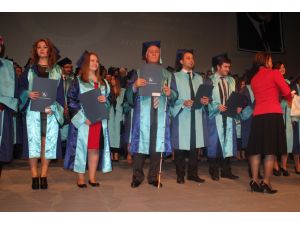 Dokuz Eylül Hukuk Fakültesinde Mezuniyet Sevinci