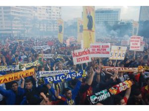 İzmirli Taraftarlardan Ortak Stat Protestosu