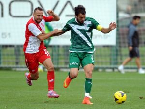 Bursaspor, Balıkesirsporu 3-0 Geçti