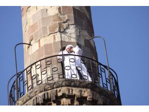 Eger’de 327 Yıl Aradan Sonra Yeniden Ezan Okundu