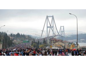 Yüz Binler İstanbul Aşkına Koştu