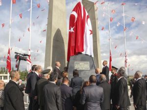 Kartal Belediyesi’nden Kıbrıs’a Denktaş Heykeli