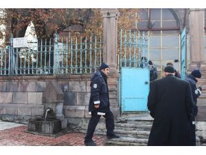 Tarihi Türbe Definecilerin Gazabına Uğradı
