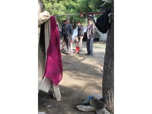 (Özel Haber) Çareyi Çadır Kurmakta Buldular