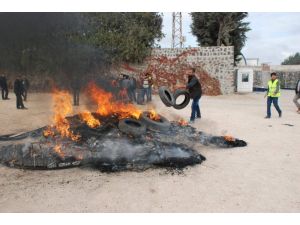 Paralarını Alamadıklarını İddia Eden İşçiler İnşaatın Çatısına Çıkıp Eylem Yaptı