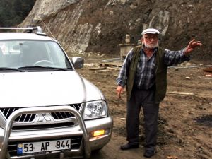 Rizeli Kadınlardan İlginç Yol Kapatma Eylemi