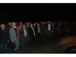 Elektriklerinin Kesileceğini Öğrenen Köylüler, Trafo Önünde Nöbet Tuttu