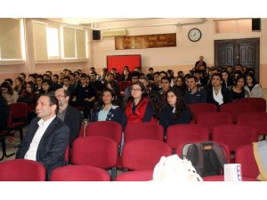 Kemerburgaz Üniversitesi Yöneticileri, Öğrencilere İstanbuldaki Üniversite Hayatını Anlattı