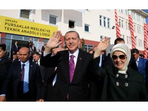 Cumhurbaşkanı Erdoğan, Pursaklar Mesleki Ve Teknik Anadolu Lisesi’ni Ziyaret Etti