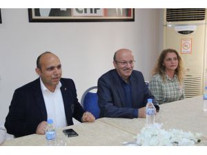 Bekaroğlu’na Kuşadası’nda “Siz Gerçekten Chp’limisiniz ? “ Ve “ Atatürk “ Sorusu