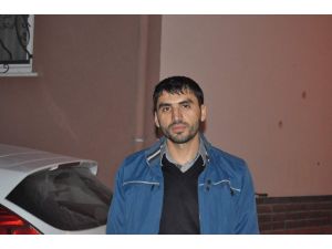 Komşuları Şehit Eşini Bekliyor