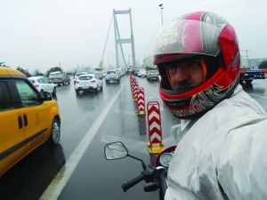 Sokak Hayvanları İçin Motor Üstünde 10 Bin Kilometre
