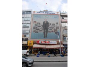 Ak Partili Çelik, Erdoğan Posteri Eleştirilerine Cevap Verdi