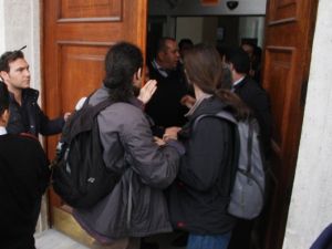 ’Kırmızılı Kadın’a Açılan Soruşturmaya Protesto