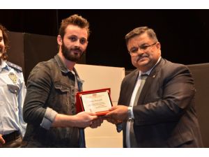 9. Bilecik Ulusal Tiyatro Festivalinde Vukuatlı Bekçi Murto Sahnelendi