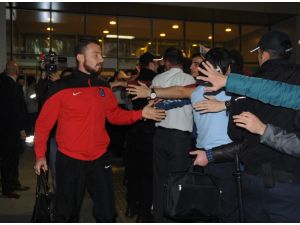 Trabzonspor, İstanbulda Coşkuyla Karşılandı