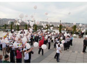 Çocuklar Hakları İçin Balon Uçurdular