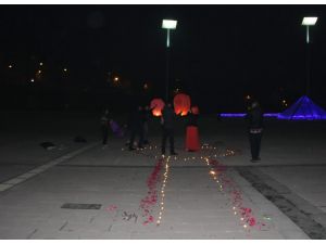Meydan Açılmadan Evlilik Teklifine Sahne Oldu