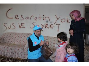 Kahramanmaraş’taki Suriyelilere Gıda Ve Giyecek Yardımı