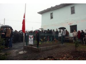 Odü’den Şehidin Mezarına Bayrak