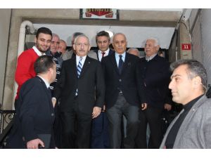 Kılıçdaroğlu, Gezmiş Ailesine Taziye Ziyaretinde Bulundu