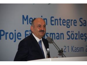 Bakan Müezzinoğlu: “Sağlık Sektöründeki Hedefler Birilerini Rahatsız Ediyor”