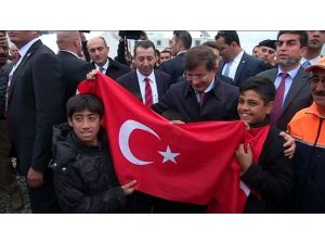 Davutoğlu Mülteci Kapında