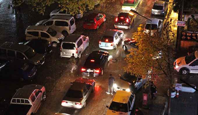 Sağanak Yağış Trafik Kazalarını Beraberinde Getirdi  