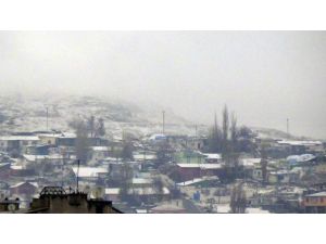 Kars Güne Karla Başladı
