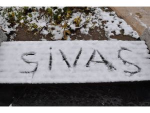 Sivas’a Mevsimin İlk Karı Yağdı