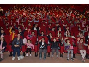 Çocuklar Bilecikte Tiyatro İle Buluşuyor