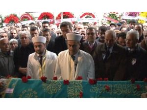 Deniz Gezmiş’in Annesi Son Yolculuğuna Uğurlandı