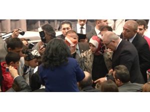 Çantasından Çıkarttığı Çöp Poşetini Kılıçdaroğlu’na Göstererek Yardım İstedi