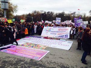 Kadınlardan Şiddetli Ptotesto