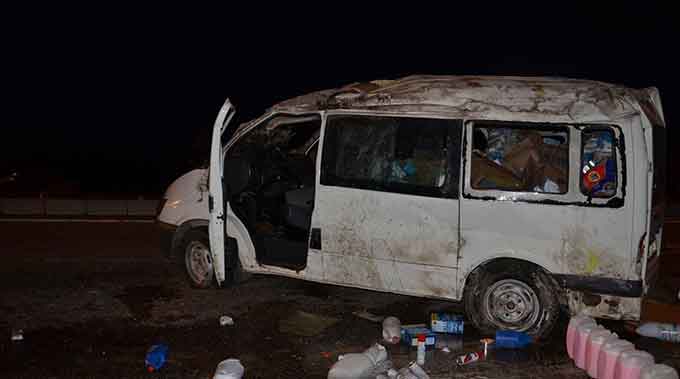 Temizlik Malzemesi Yüklü Minibüs Takla Attı: 1 Yaralı