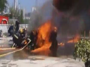 Alevler İtfaiyecilere Müdahale Etti