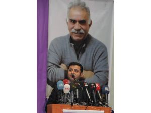 Apo Posteri Altında Arınç’a Gönderme