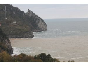 Karadeniz Çamura Bulandı