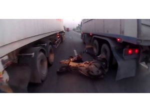 Ölümün Çemberinden Geçti