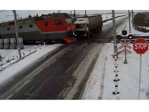 Bir Tren Sağdan Bir Tren Soldan...