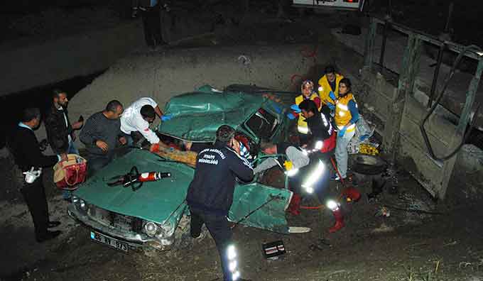 Anne Ve Oğlunu Kaza Ayırdı 