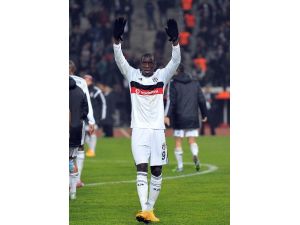 Kartal Demba Ba İle Uçuyor