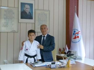 Dünya Şampiyonası Seçmelerinde Birincilik Kazanan Sporcudan İl Müdürü Doyuka Ziyaret