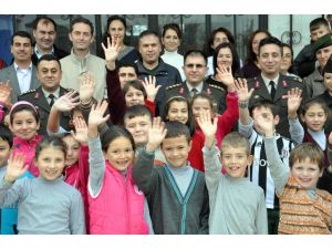 Komutanlar, Öğretmenler Günü’nü Köy Okulunda Kutladı